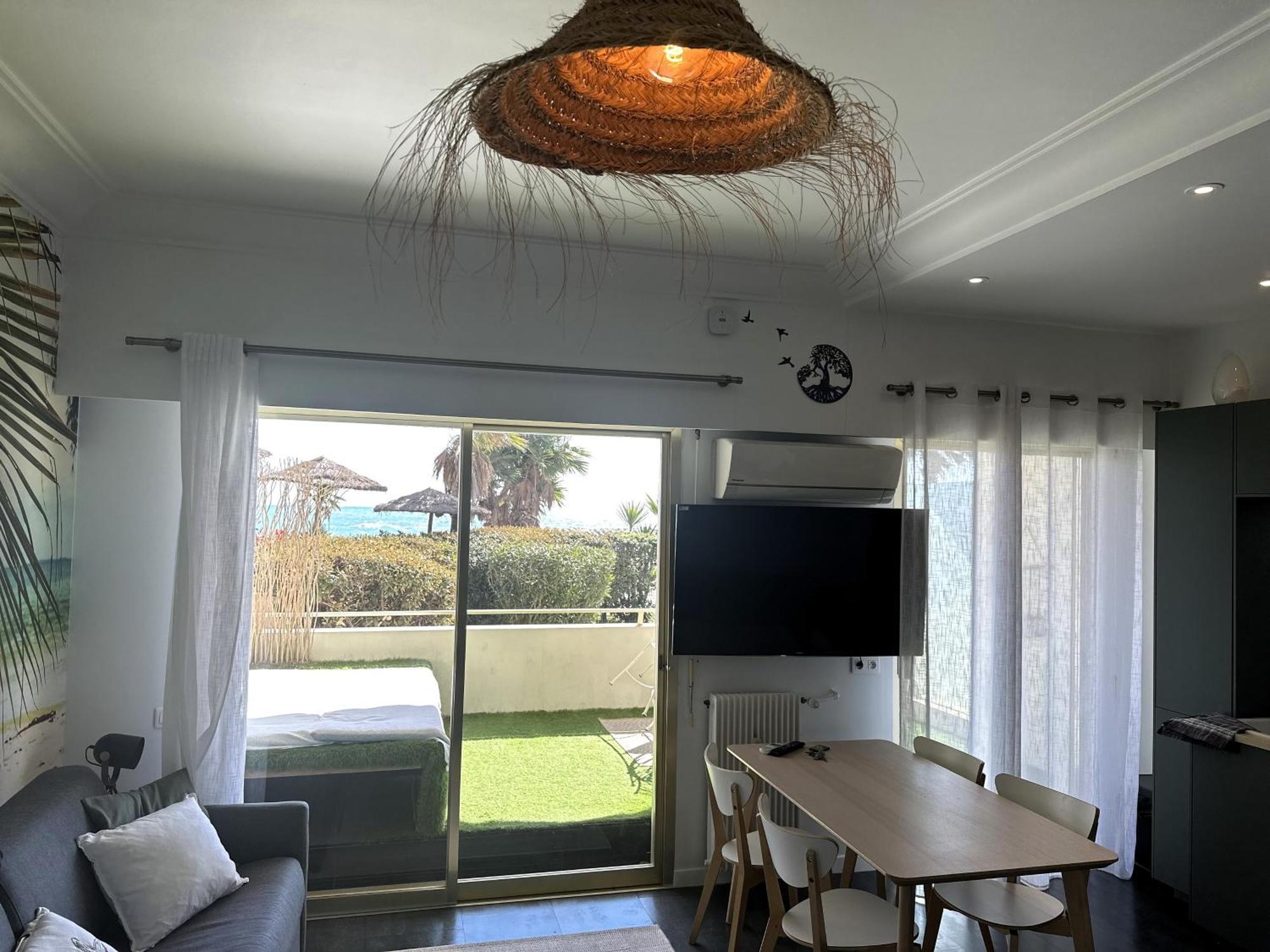 Studio Front De Mer A 10Metres De La Plage Villeneuve-Loubet Exterior photo