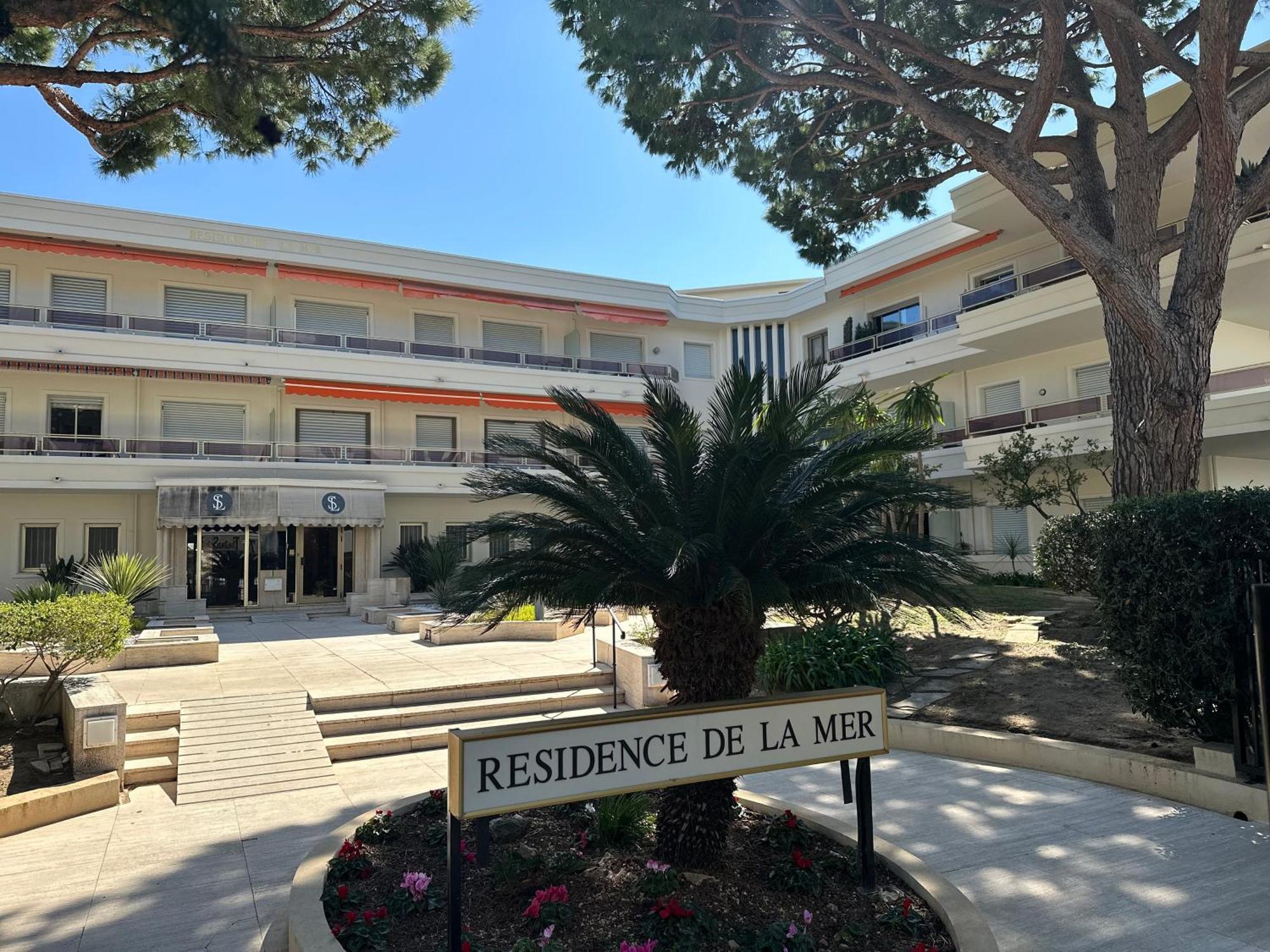Studio Front De Mer A 10Metres De La Plage Villeneuve-Loubet Exterior photo